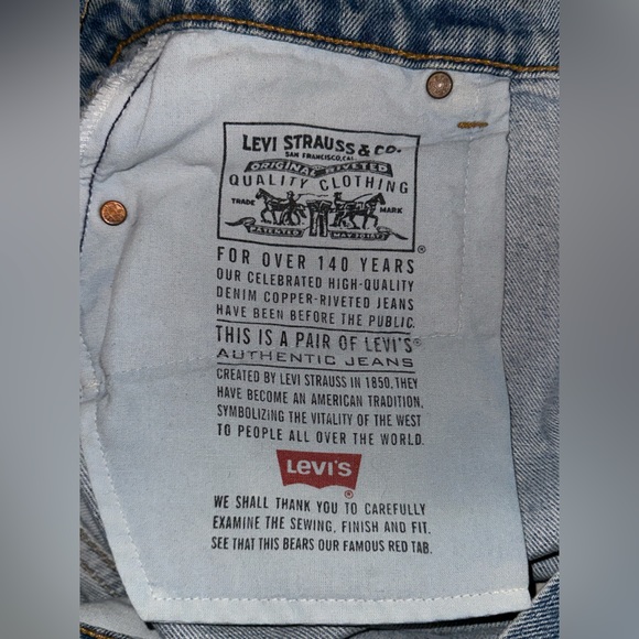 🟣Levi’s Denim Shorts - Picture 5 of 5